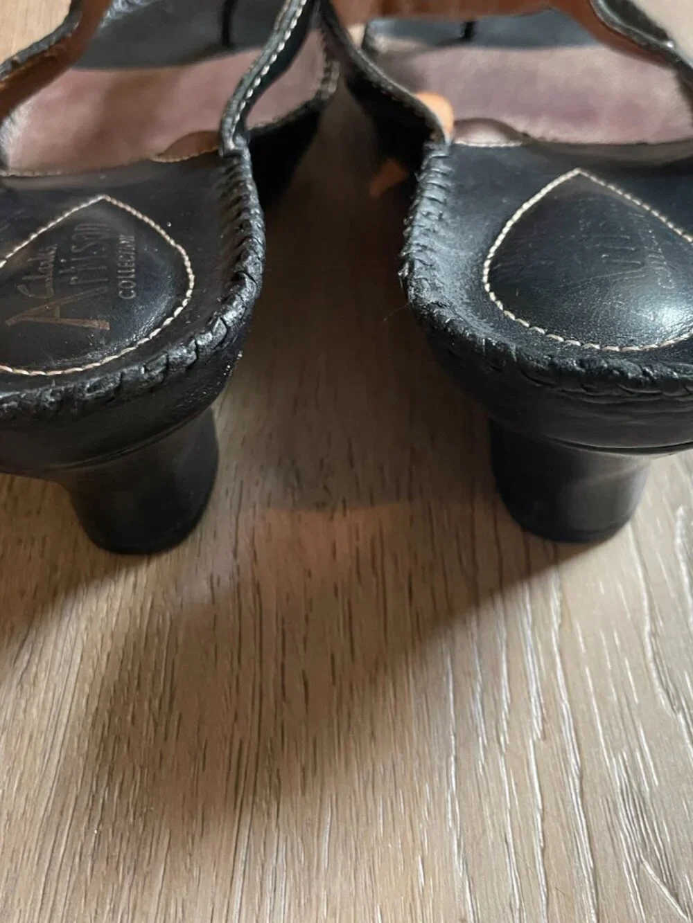 Clarks Artisan Black Leather Wedge Sandals with Studded Accents 6.5M Summer!